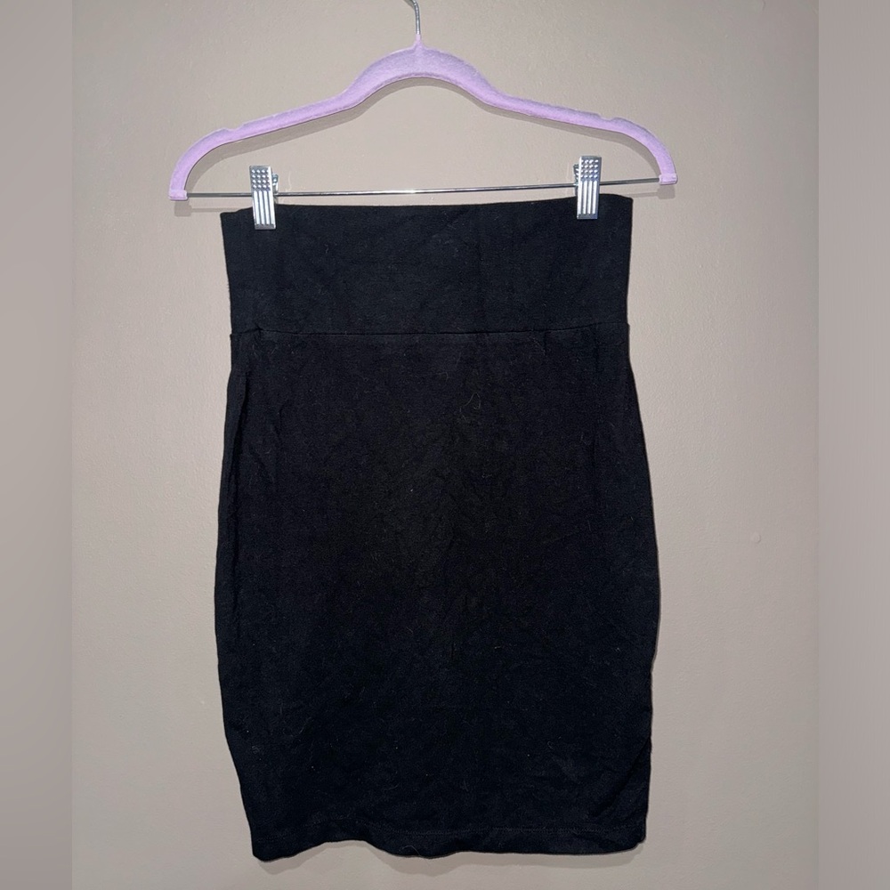 Medium black mid length pencil skirt